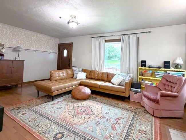 Photo - Charming 2 bedroom 1 bath house Available 05/01/2026