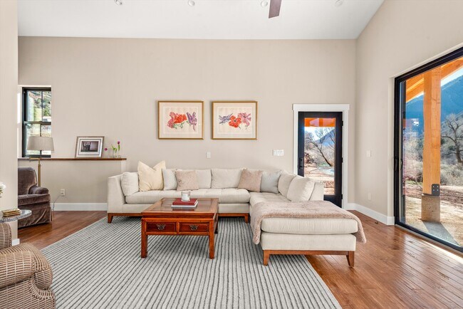 Photo - 106 Castle View Dr