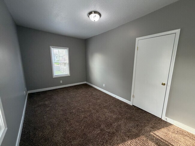 Photo - 420 E Dewald St