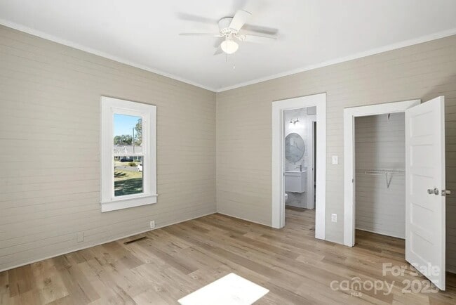 Photo - 9030 Reid St