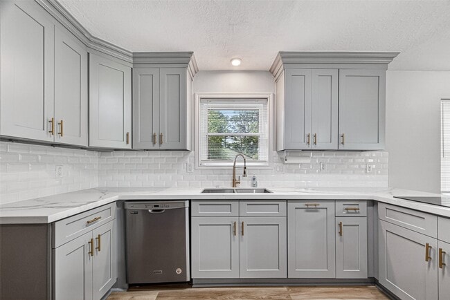 Photo - 25503 Foxbriar Ln