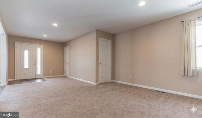 Photo - 1375 Lesher Ave