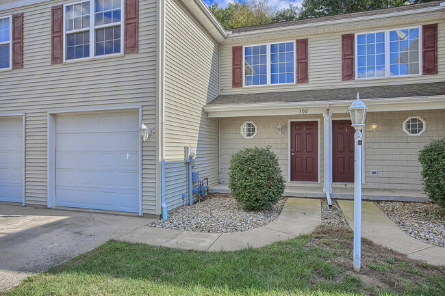 Front view of garage - 315 Windwood Ct Townhome