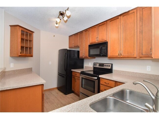 Building Photo - 7635 Edinborough Way Rental