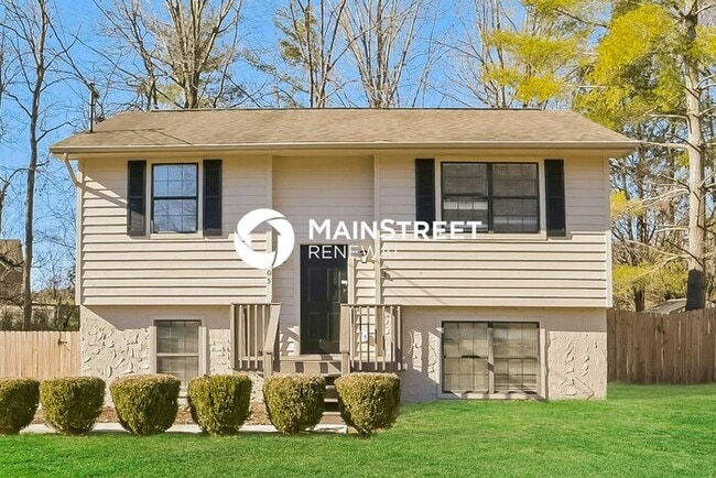 Building Photo - 3 Bedroom Pet-Friendly Home in KNOXVILLE, TN with Main Street Renewal