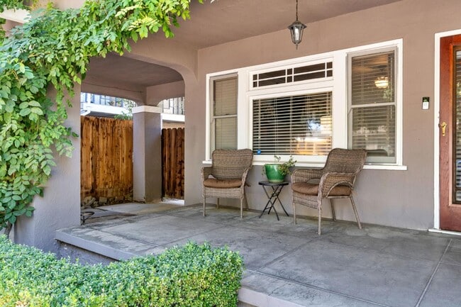 Photo - 850 E Carmen Ave