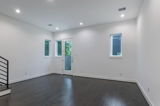 Photo - 5841 Dolores St