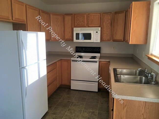 Building Photo - 3838 Tulip St Unit 3