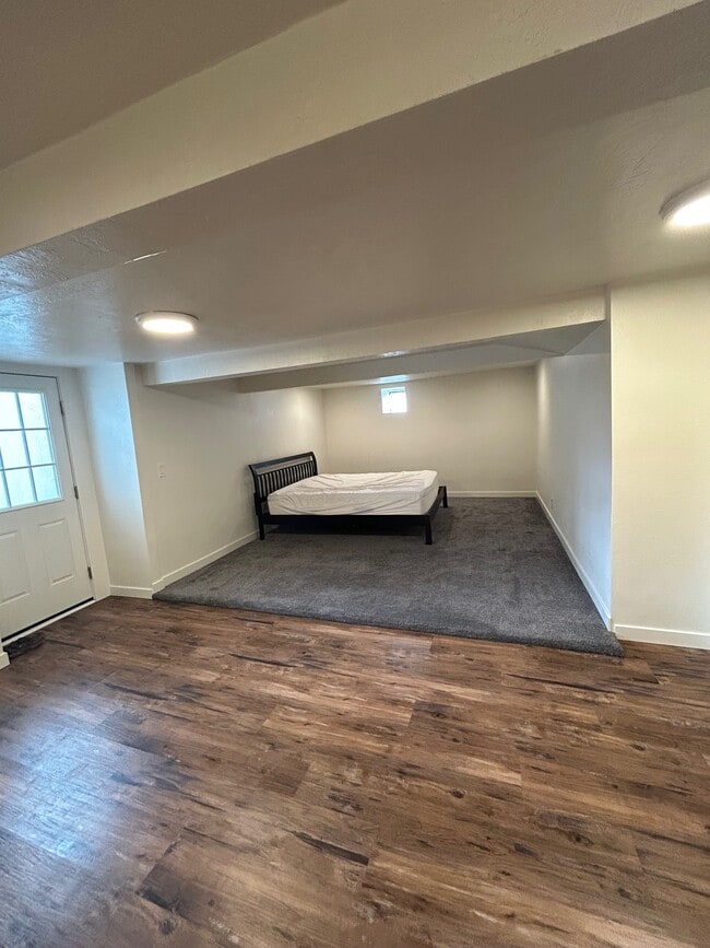 Photo - 7816 E Victory Rd Apartamentos Unidad Basement Studio