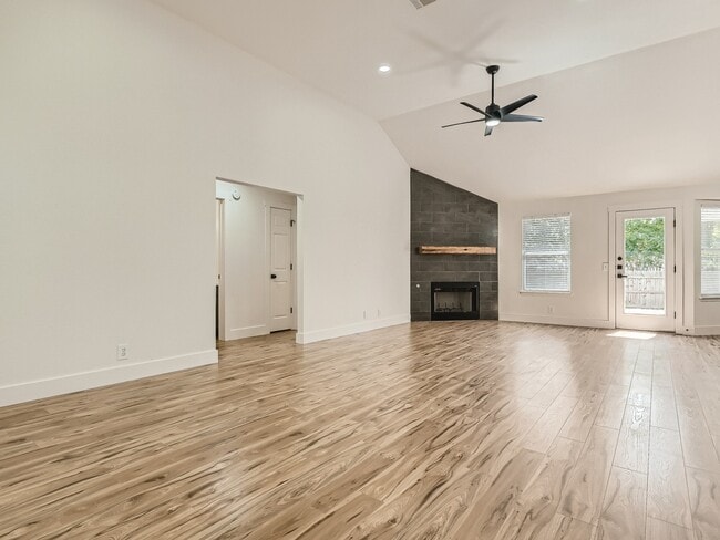Photo - 116 Meadowside Dr