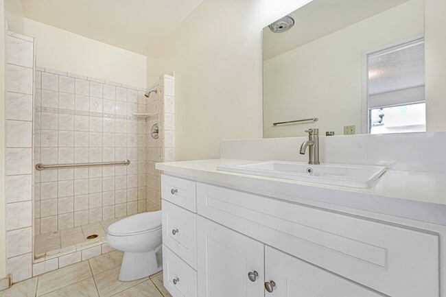 Photo - 913 Clay Ct Unit 913 Clay Ct A
