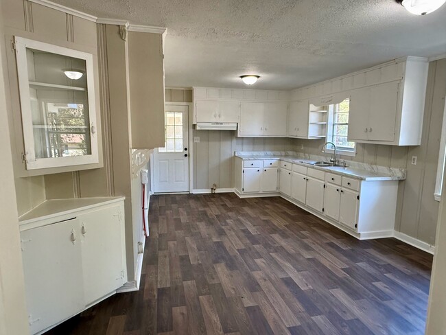 Photo - 207 Lakeview Dr