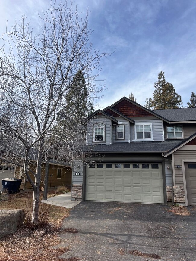 Building Photo - Beautiful 3-bdr with double car garage in desirable Timber Creek Community!