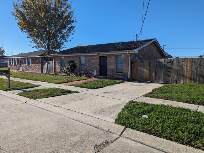 Building Photo - 2916 Ashley Dr
