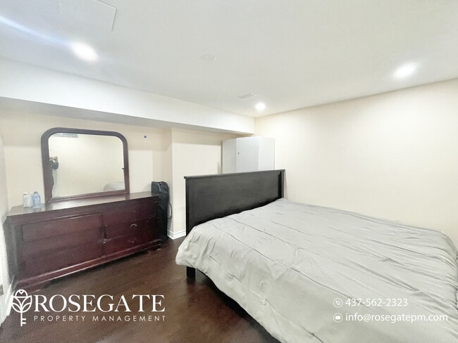 Photo - Modern 1+Den Basement Apartment – Bright &... Unit 2