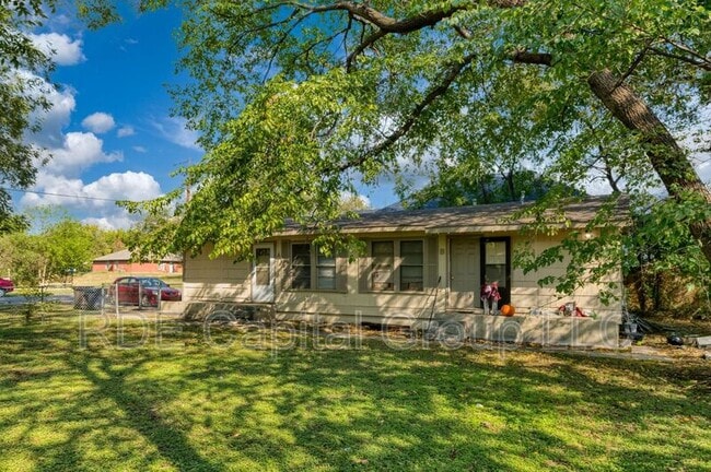 Building Photo - 6163 Brocks Ln Unit B