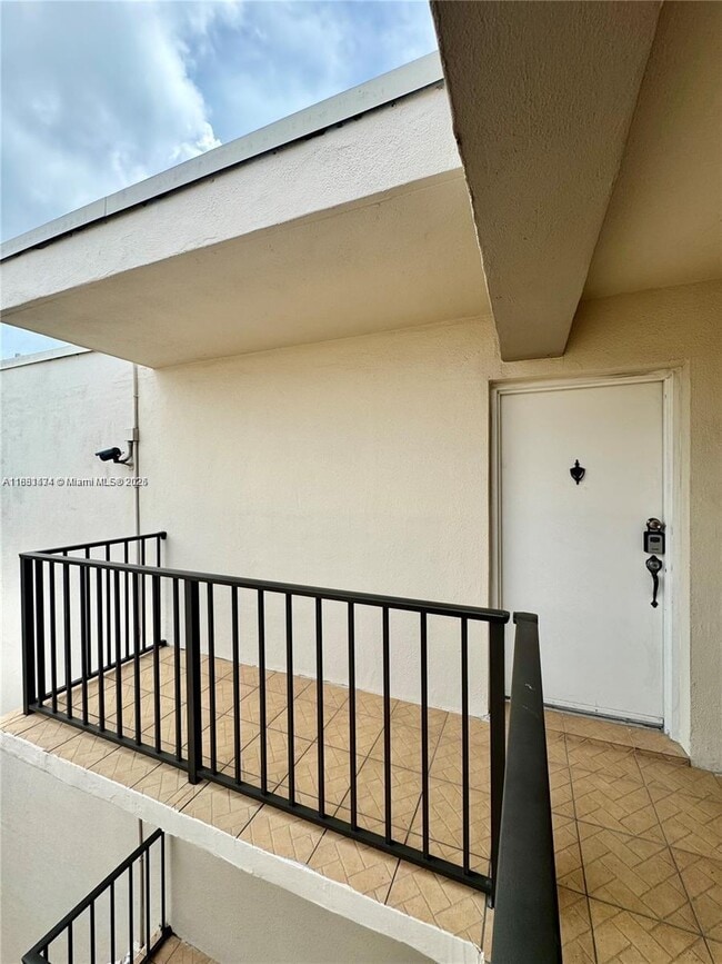 Building Photo - 5505 NW 7th St Unit W419 Rental