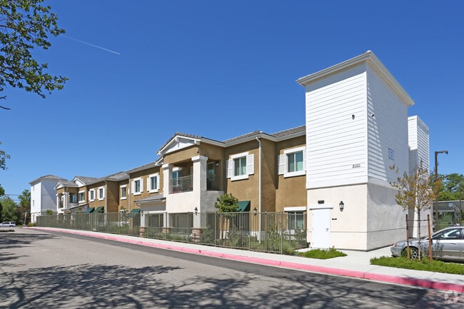 Photo - The Knolls at The Avenida