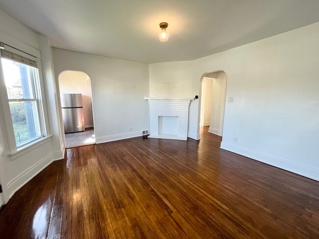 Building Photo - 1899 Hertel Ave Unit Lower Front