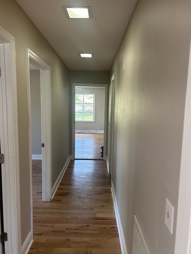 Photo - 403 E Northfield Blvd