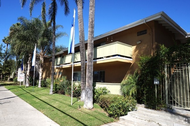 Building Photo - 20353 Saticoy St Rental
