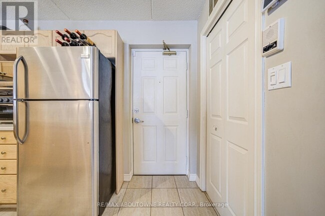 Photo - 1490 Bishops Gate Unité 109