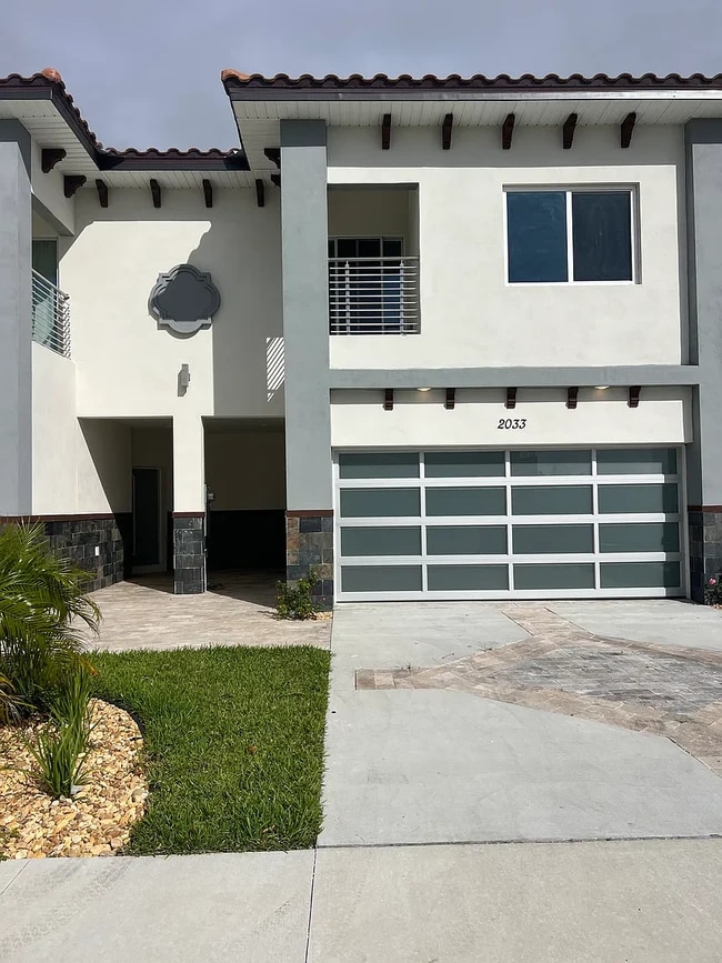 Photo - 2033 Greenbriar Ter