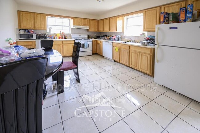 Photo - 161-163 Sussex Ave Unit Second Floor, 2 - 2 Standard Corner