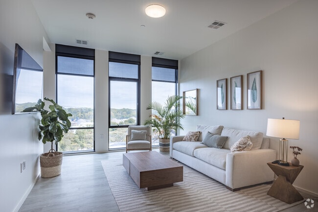 1BD, 1BA - 728SF
