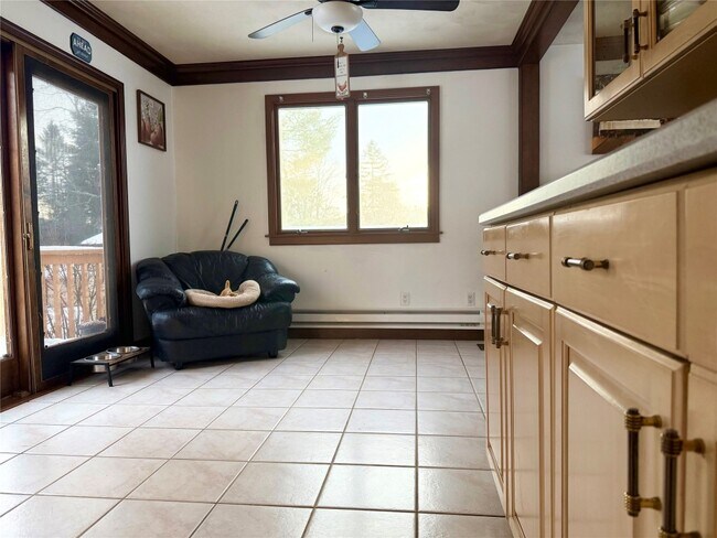 Photo - 1124 Foster Valley Rd