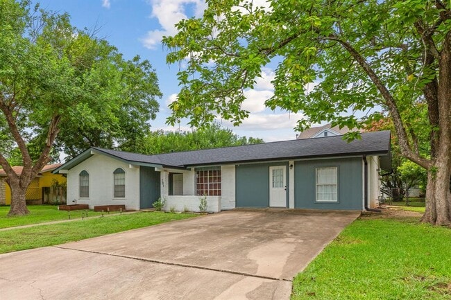 Photo - 201 Fairlane Dr