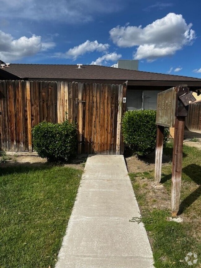 Building Photo - N. Halfmoon Dr. Unit B Rental