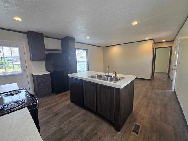 Photo - 709 N Collins Fwy