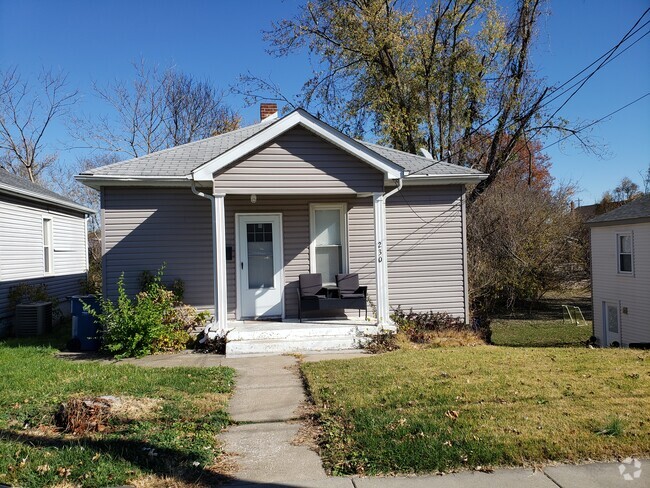 Building Photo - 230 N Seminary St Rental