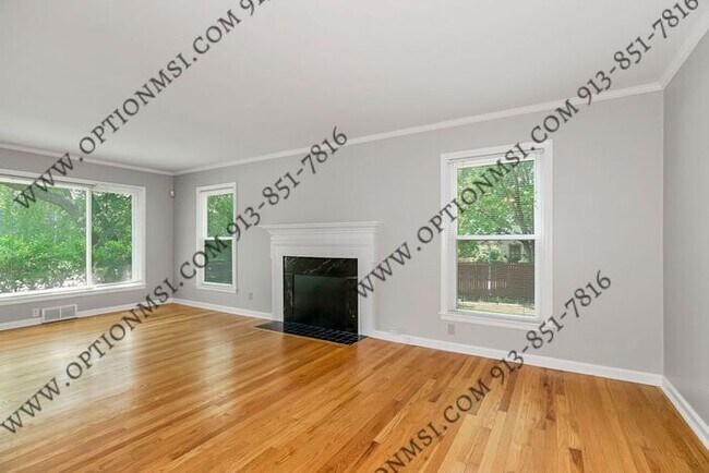 Incredible home in Romanelli Gardens!