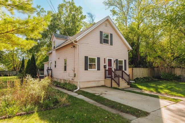 Photo - 1023 43rd St House