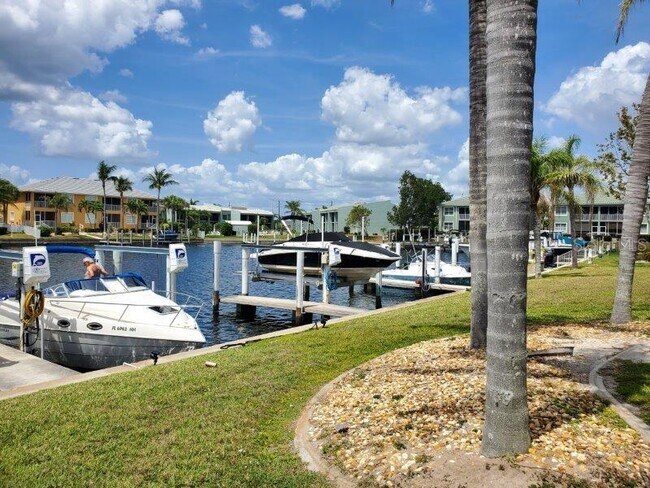 3233 Woodthrush Dr Unit 24A