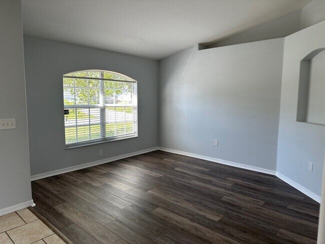 Photo - 1535 Heartwellville St NW