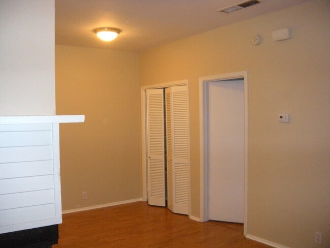 Photo - HYDE PARK TERRACE - NORTH CAMPUS - PRIVATE UPDATED 1 BEDROOM FOR AUGUST 2026 PRE-LEASE