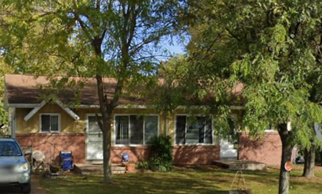 Building Photo - Holmes Rental