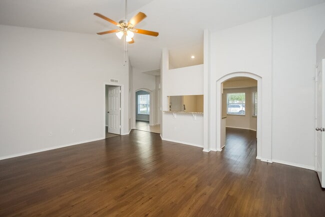 Photo - 5025 Yellowtop Loop