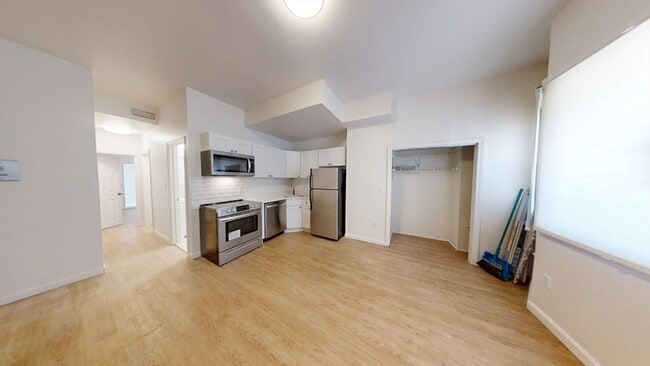 Building Photo - 287 Dorchester St Unit 1