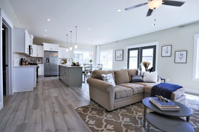 Photo - Like New 3BD/2.5BA with 2 Car Garage- 1 Fr...
