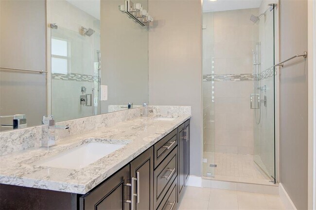 Photo - 619 SW 17th St