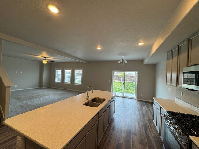 Photo - Spacious & Stylish 4BR Home in Lorson Ranc...