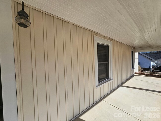 Photo - 208 W Main St