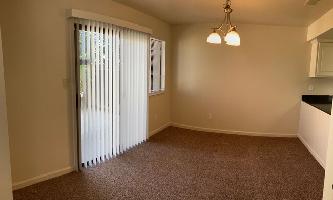 Photo - 1244 W Roseburg Ave