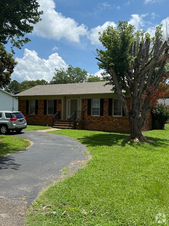 Building Photo - 3 br, 1 ba brick Rental