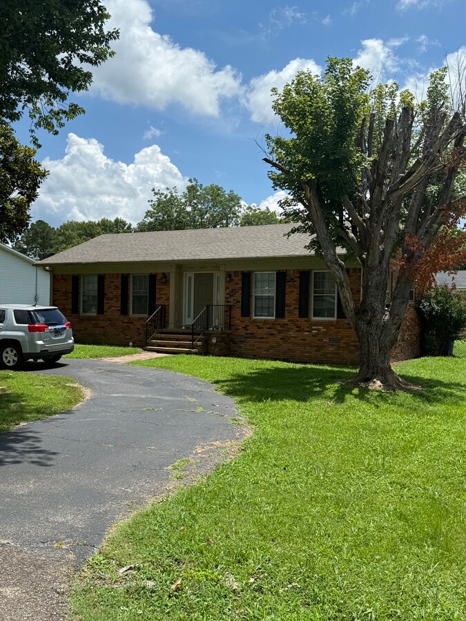 3 br, 1 ba brick - 3 br, 1 ba brick House