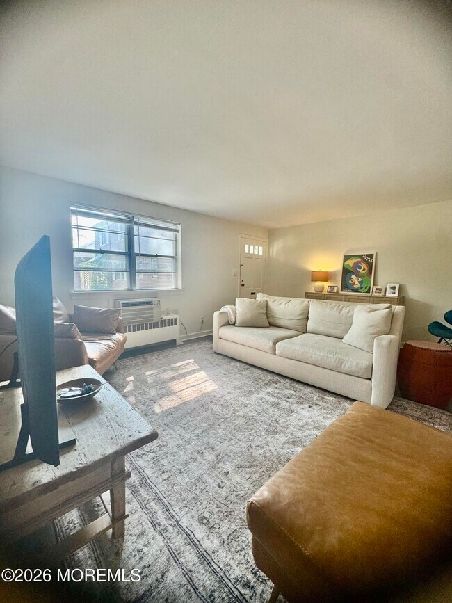 63 Manor Dr